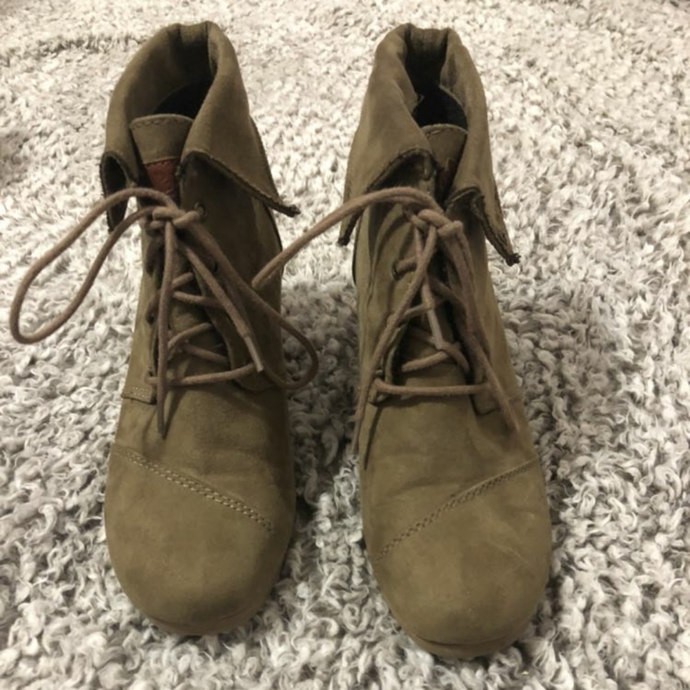 Heeled boots